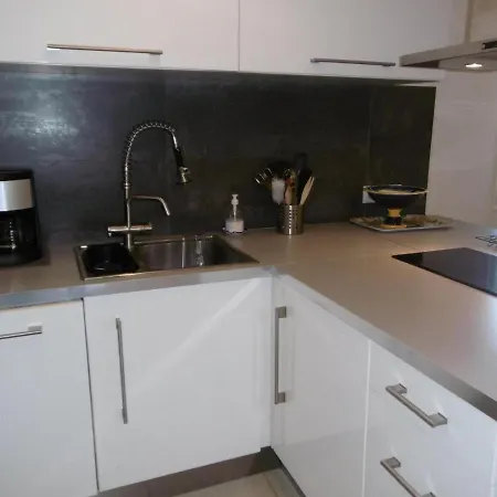 Apartament Puig D'esquer - En Planta Baja Y Tres En - Es-228-49 Llança