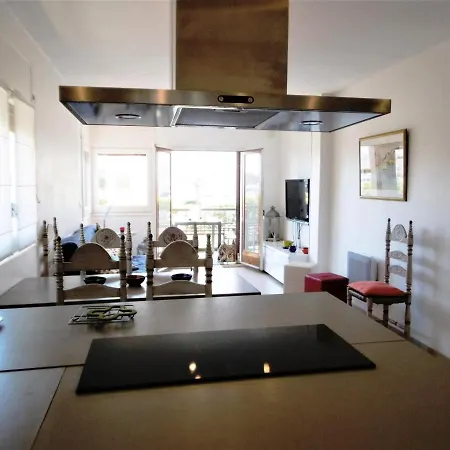 Apartament Puig D'esquer - En Planta Baja Y Tres En - Es-228-49 Llança
